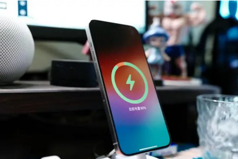 顺昌苹果15换屏服务分享用什么充电器给iPhone15充电更好 